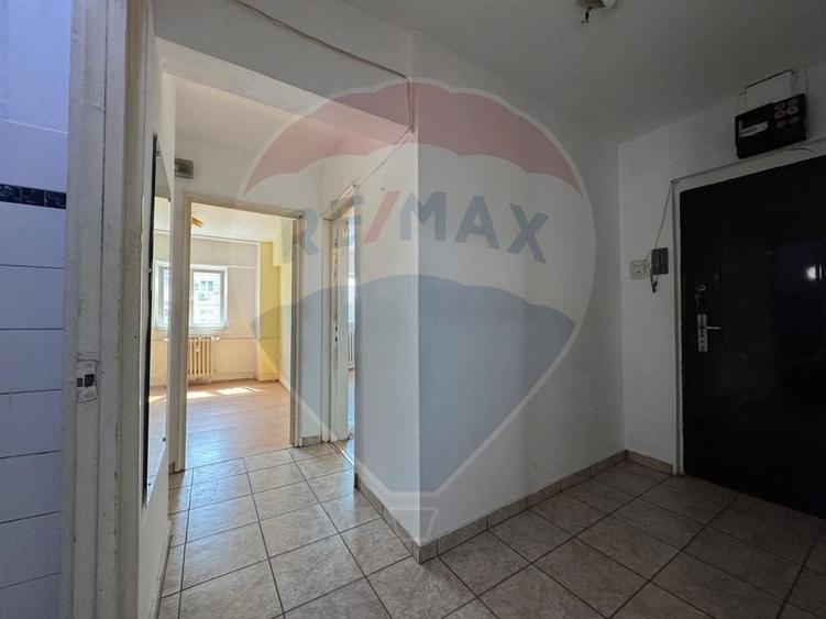 Apartament cu 3 camere decomandat în Drumul Taberei