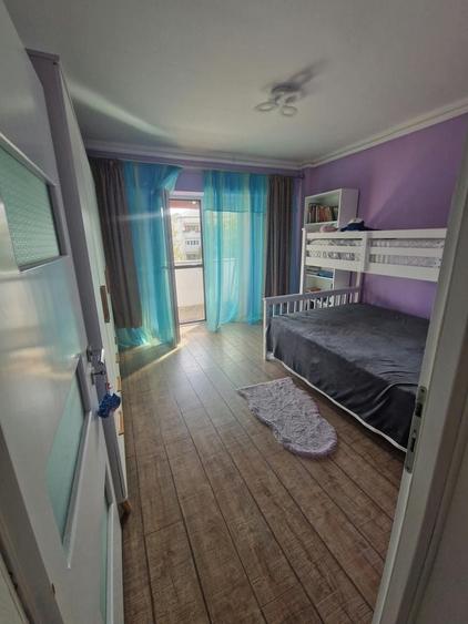 Apartament cu 4 camere decomandat în Micro 17