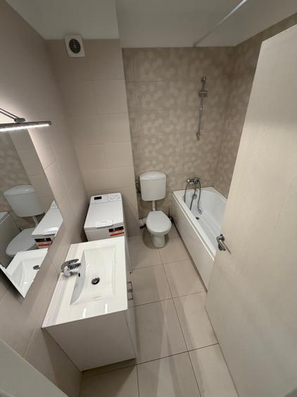Apartament cu 3 camere semidecomandat în Est