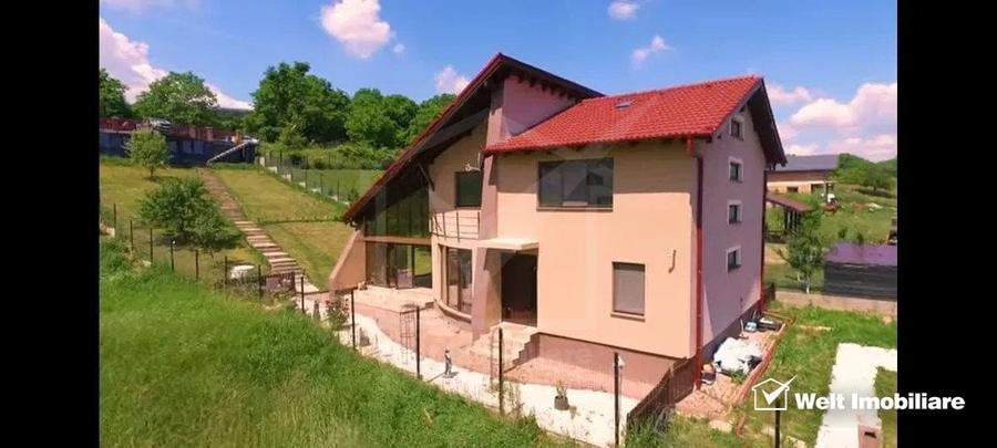 Casă individuală cu 5 camere cu Teren 2586 Mp în Iris