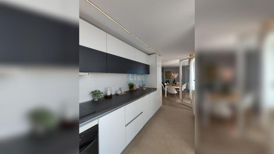 Apartament cu 5 camere semidecomandat, mobilat în Bună Ziua
