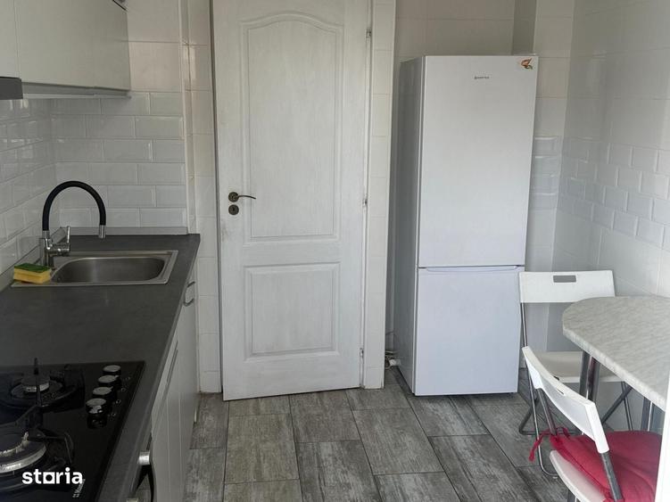 Apartament cu 3 camere decomandat în Micro 4