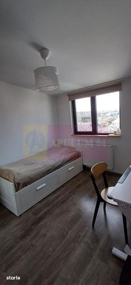 Apartament cu 3 camere semidecomandat, mobilat în Apărătorii Patriei