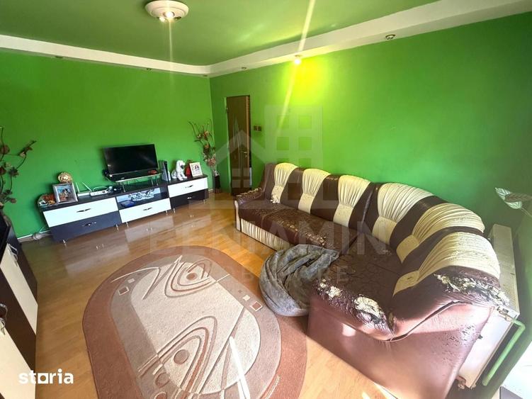Apartament cu 3 camere semidecomandat în Craiovița Nouă