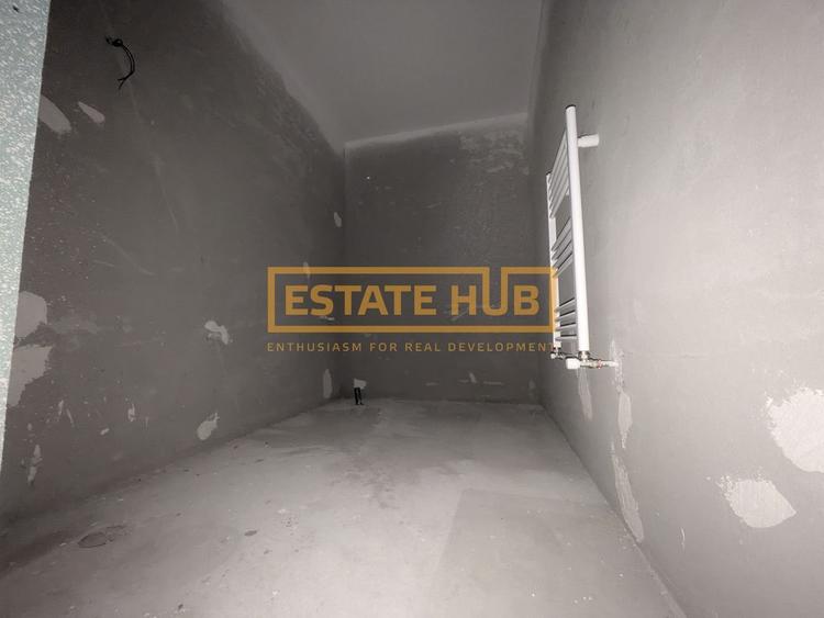 Apartament cu 3 camere semidecomandat în Între Lacuri