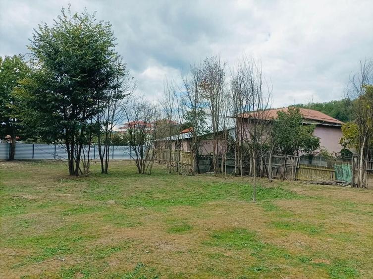 Casă individuală cu 3 camere cu Canalizare în Central