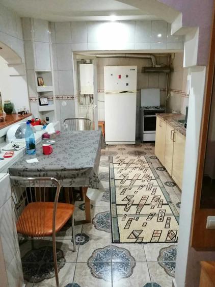Apartament cu 4 camere decomandat în Coman