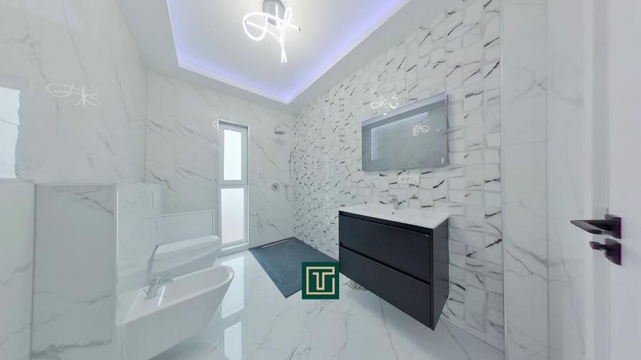 Penthouse cu 3 camere semidecomandat în Miorița