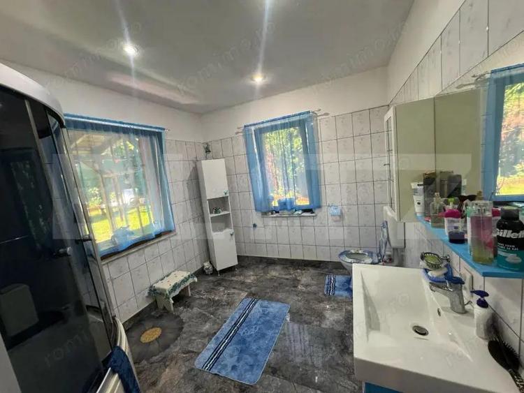 Casă cu 9 camere cu Teren 303 Mp în Central
