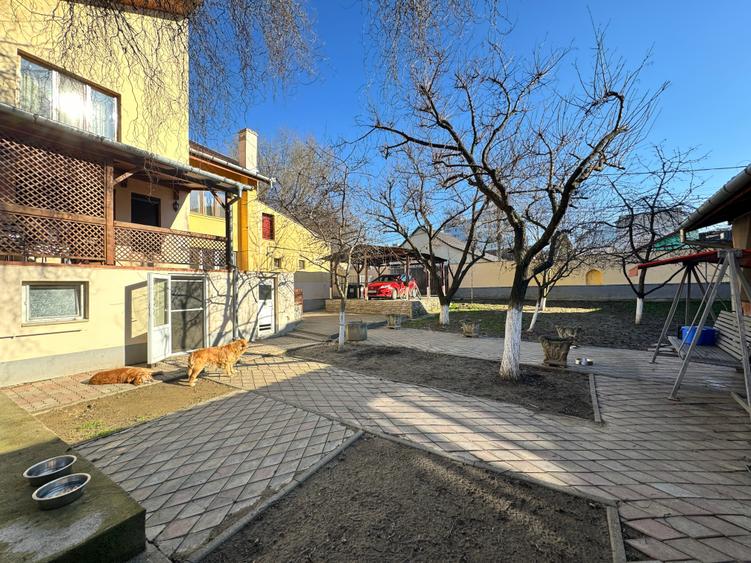 Casă individuală cu 14 camere cu Teren 808 Mp în Șagului