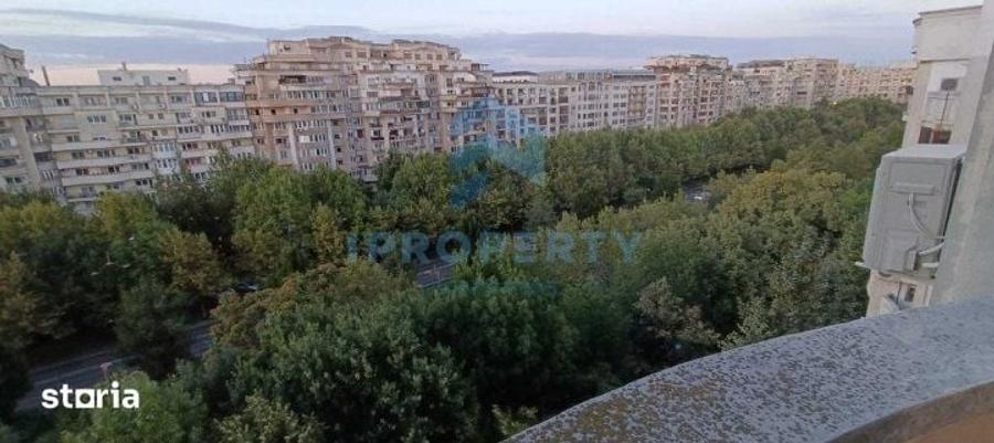 Garsonieră decomandată în Decebal