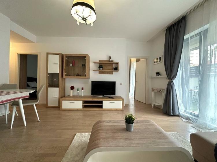 Apartament cu 3 camere semidecomandat în Floreasca
