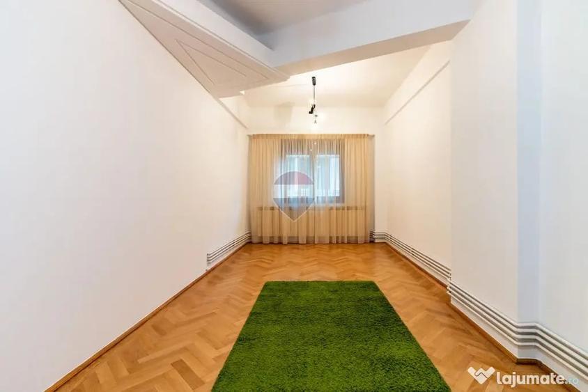 Apartament cu 4 camere semidecomandat în Foișorul de Foc
