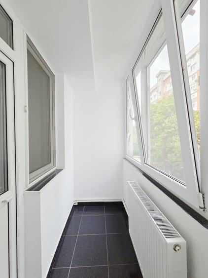 Apartament cu 3 camere semidecomandat în Micro 19