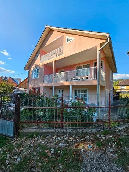 Casă individuală cu 4 camere cu Teren 13000 Mp în Exterior Nord