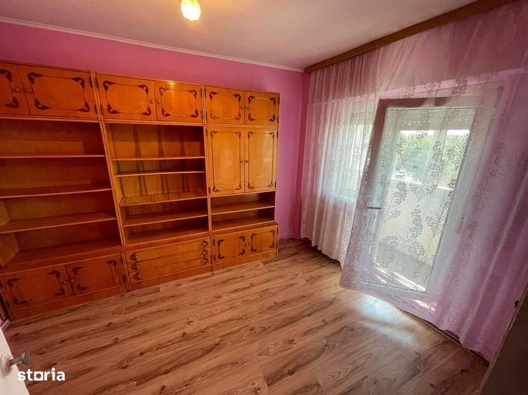 Apartament cu 4 camere decomandat în Micro 16