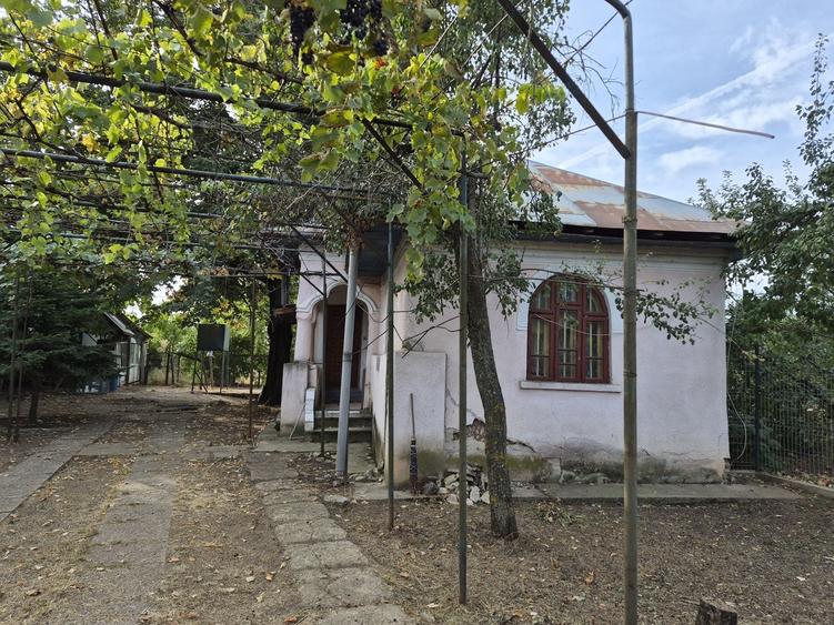 Casă cu 4 camere în Central