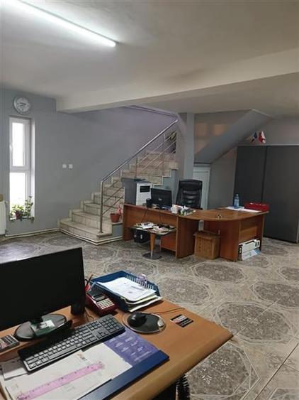 Casă individuală cu 8 camere cu Canalizare în Chitila