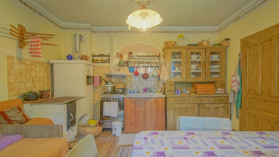 Casă cu 4 camere cu Teren 591 Mp în Moieciu de Jos