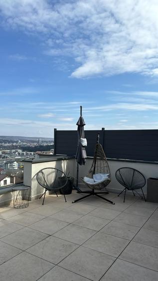 Apartament cu 3 camere decomandat în Florești
