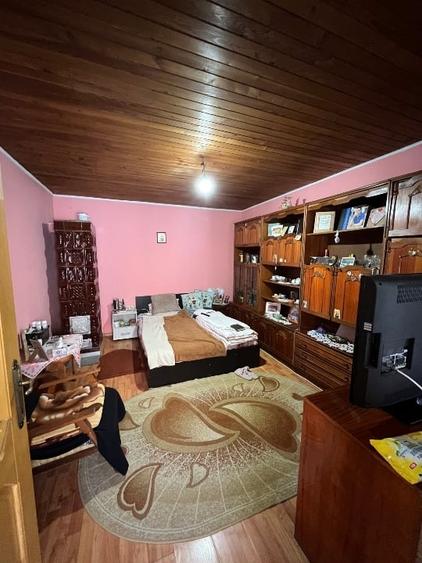 Casă individuală cu 4 camere cu Teren 1439 Mp în Jupani