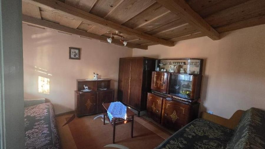Casă cu 2 camere cu Teren 4000 Mp în Băbiceni