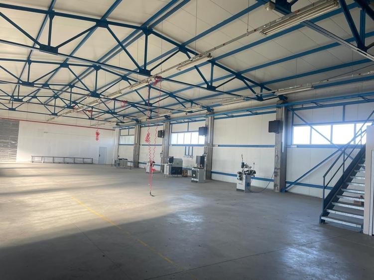 Spațiu comercial, de 1,000 mp, în Central