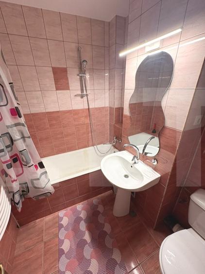 Apartament cu 4 camere decomandat, mobilat în Sud-Vest