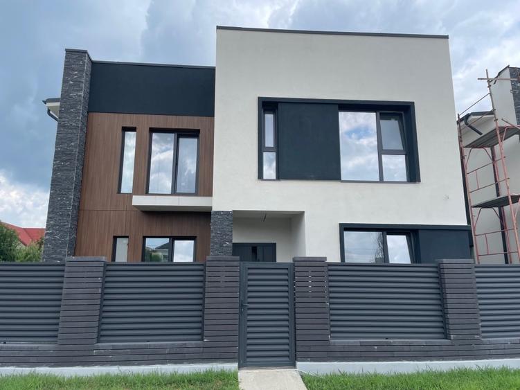 Casă individuală cu 5 camere cu Canalizare în Central