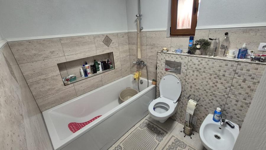 Casă individuală cu 5 camere cu Teren 868 Mp în Micești