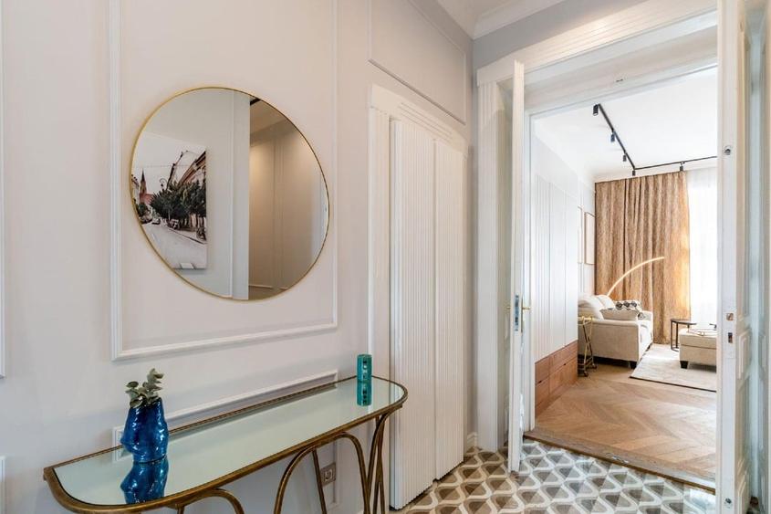 Apartament cu 3 camere decomandat în Central