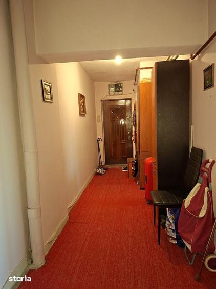 Apartament cu 4 camere decomandat în Rovine