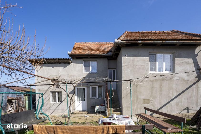 Casă cu 2 camere cu Teren 1068 Mp în Iorga