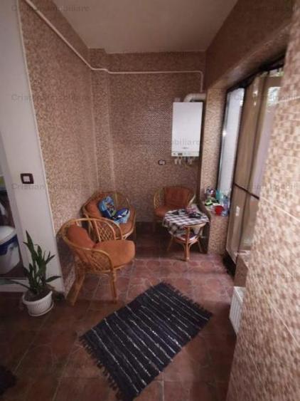 Casă cu 5 camere cu Canalizare în Central