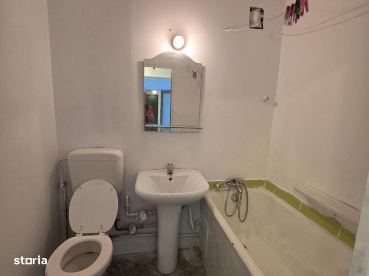Apartament cu 3 camere semidecomandat în 1 Decembrie 1918