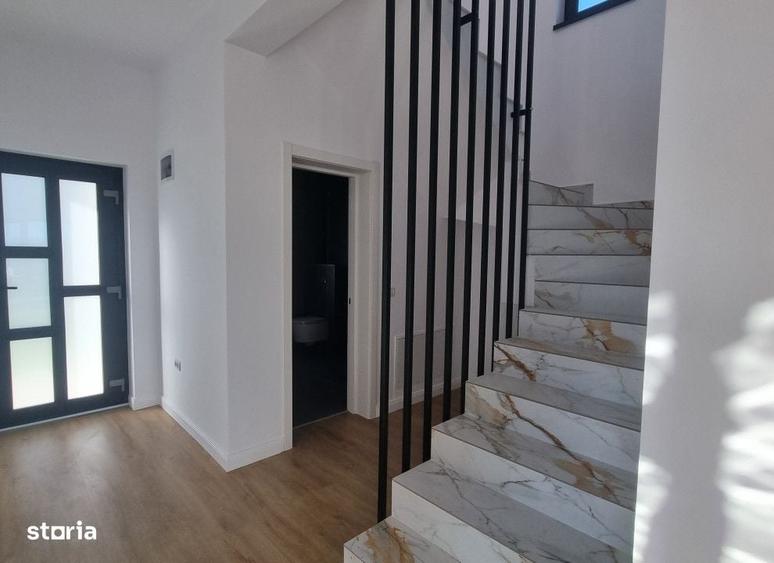 Casă cu 4 camere în Valea Adâncă