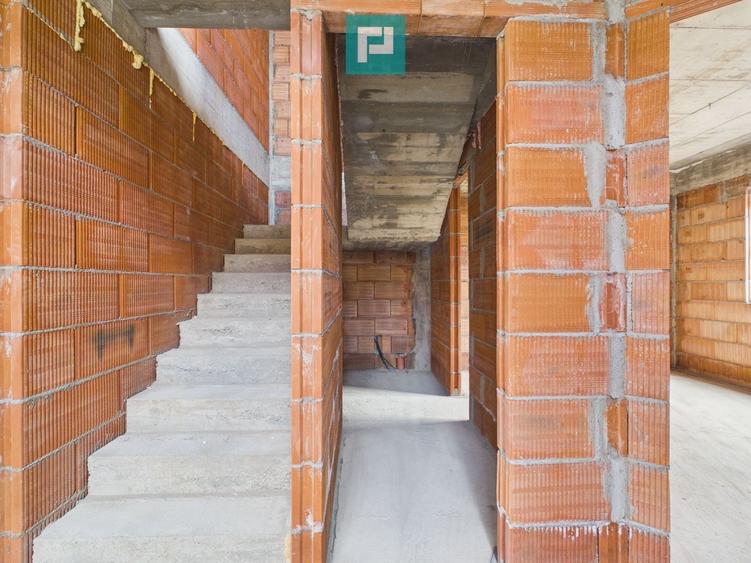 Duplex cu 4 camere cu Canalizare în Giarmata