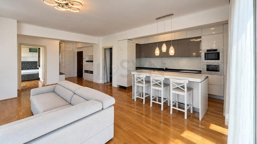 Apartament cu 3 camere decomandat în Băneasa