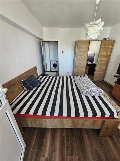 Apartament cu 3 camere decomandat în Buzaului