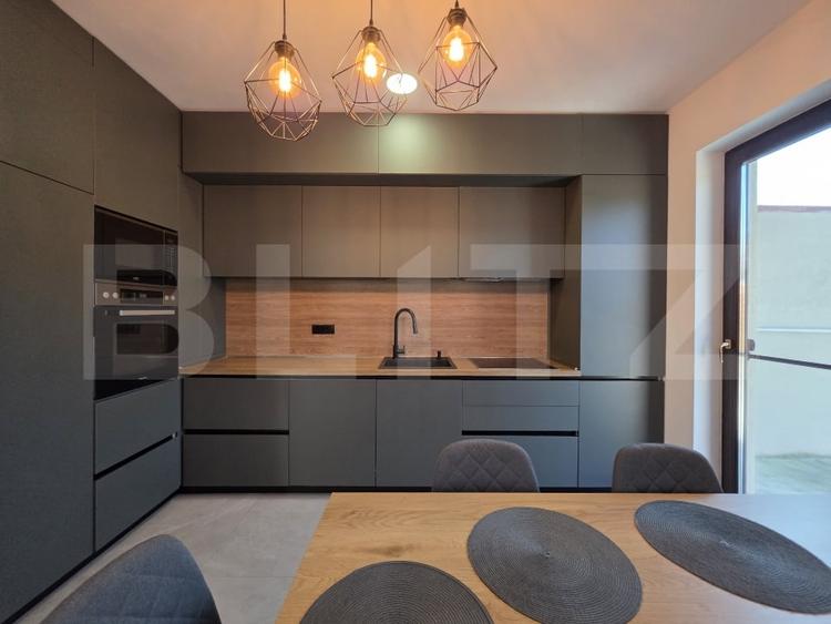 Duplex cu 4 camere cu Canalizare în Plopi