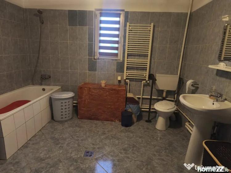 Casă cu 5 camere cu Teren 1000 Mp în Grămești