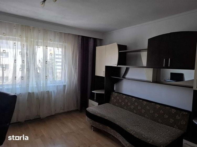 Apartament cu 3 camere decomandat în Răcădău