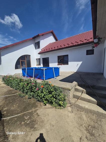 Casă cu 5 camere cu Teren 800 Mp în Central