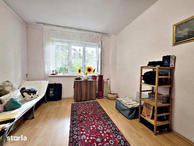 Apartament cu 4 camere semidecomandat în Militari