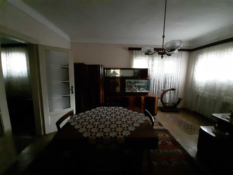 Casă cu 3 camere în Central