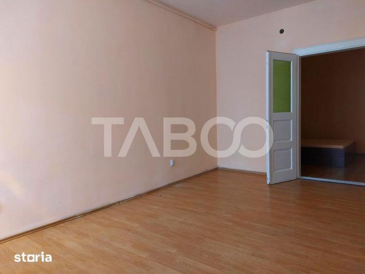 Apartament cu 2 camere nedecomandat, mobilat în Central