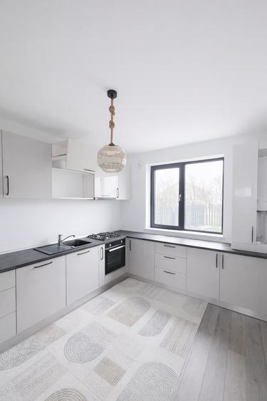 Duplex cu 4 camere cu Piscina în Bujoreni