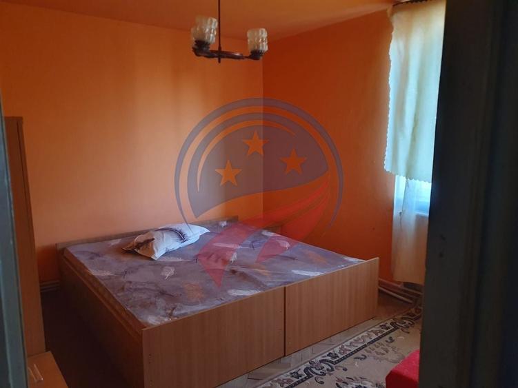 Apartament cu 2 camere semidecomandat în Brazda lui Novac