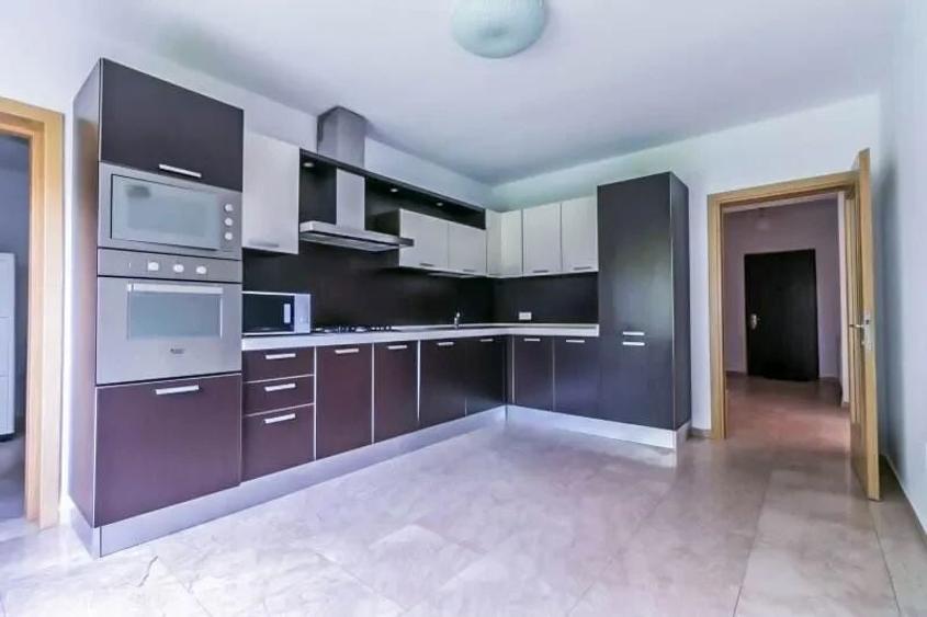 Duplex cu 5 camere cu Piscina în Iancu Nicolae