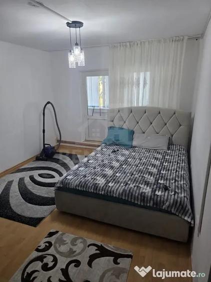 Apartament cu 2 camere semidecomandat în Craiovița Nouă